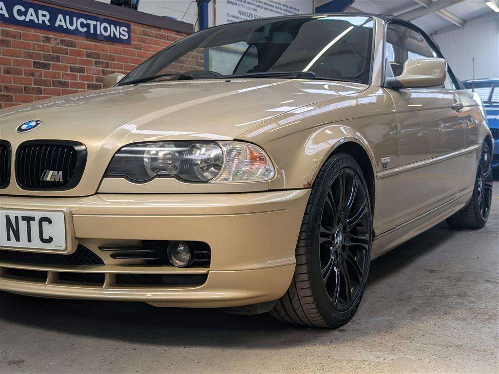 <p>2003 BMW 318 CI</p>