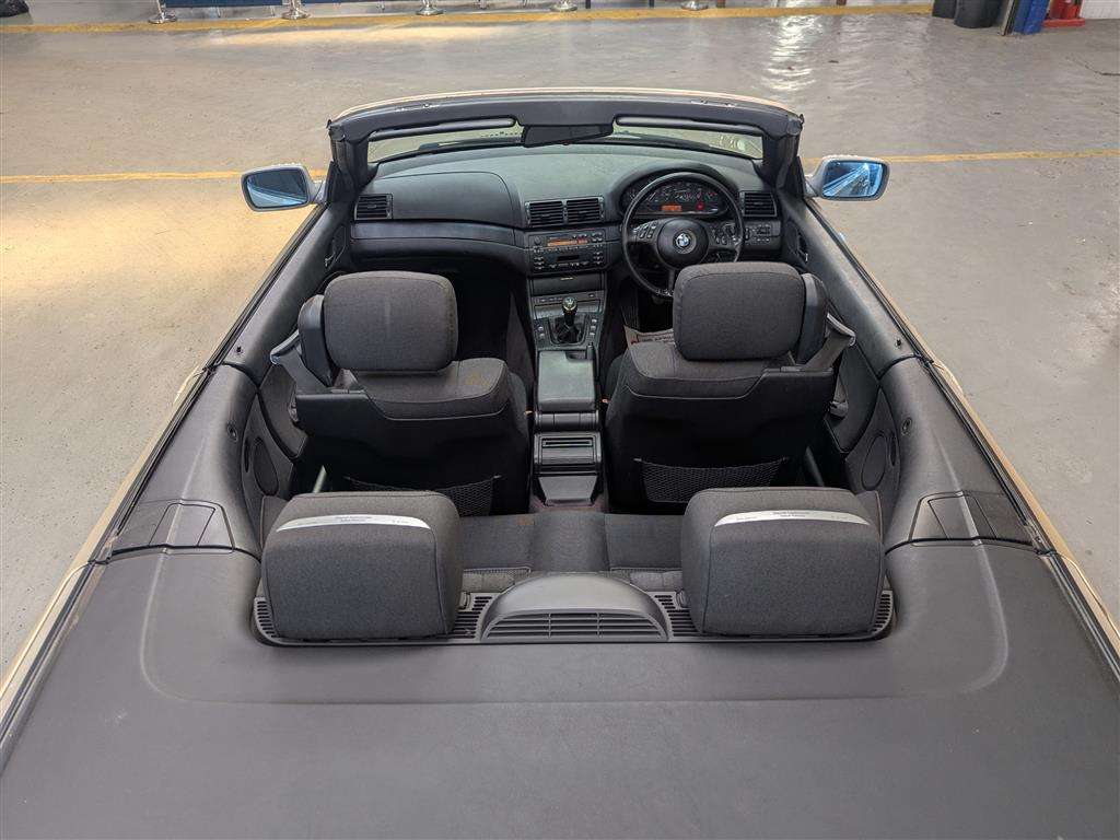 <p>2003 BMW 318 CI</p>