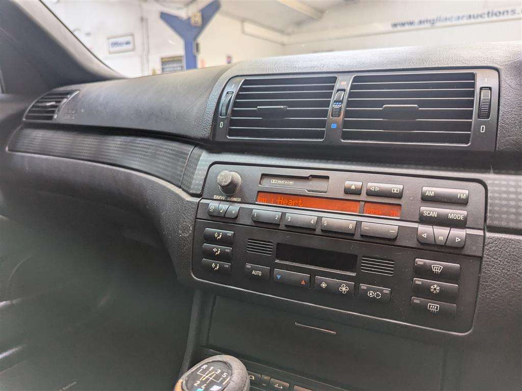 <p>2003 BMW 318 CI</p>