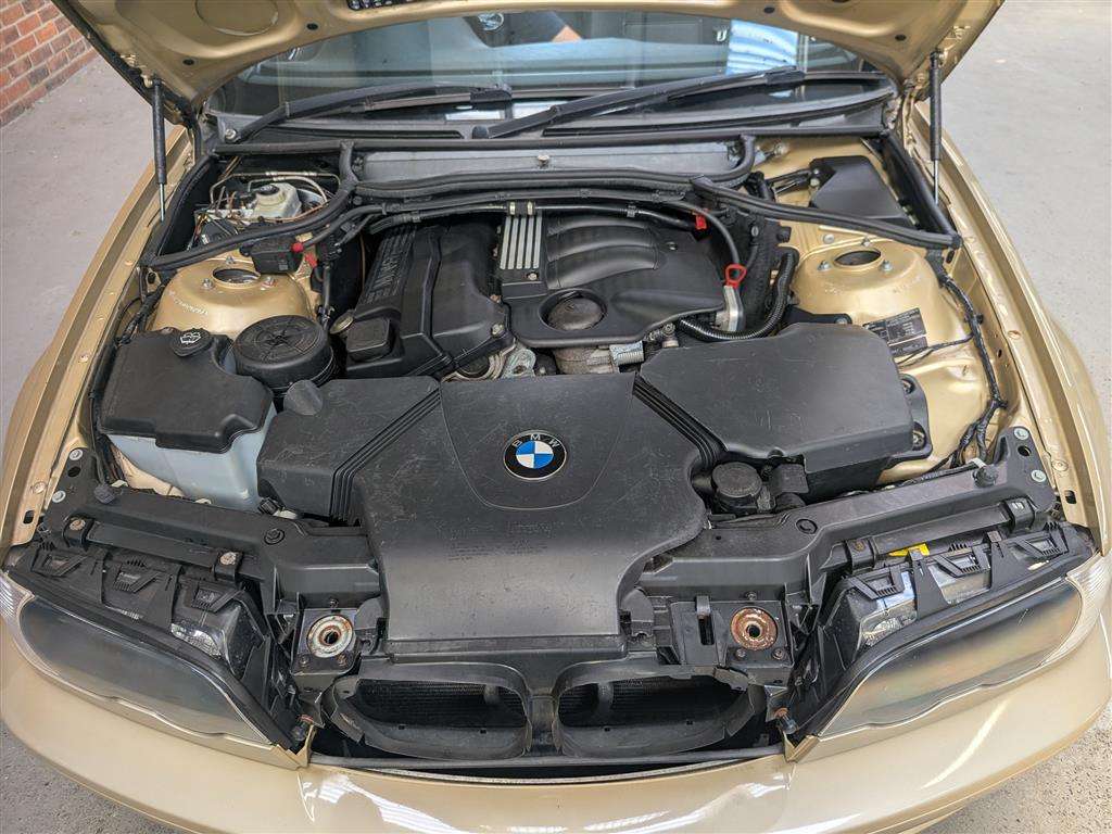 <p>2003 BMW 318 CI</p>