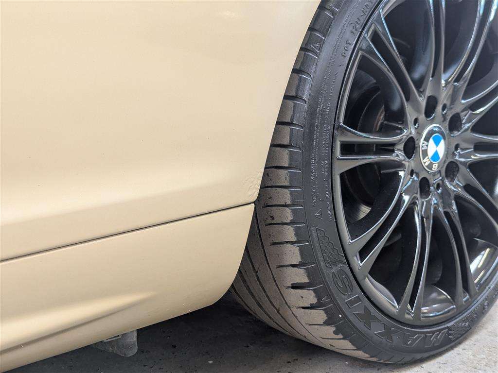 <p>2003 BMW 318 CI</p>