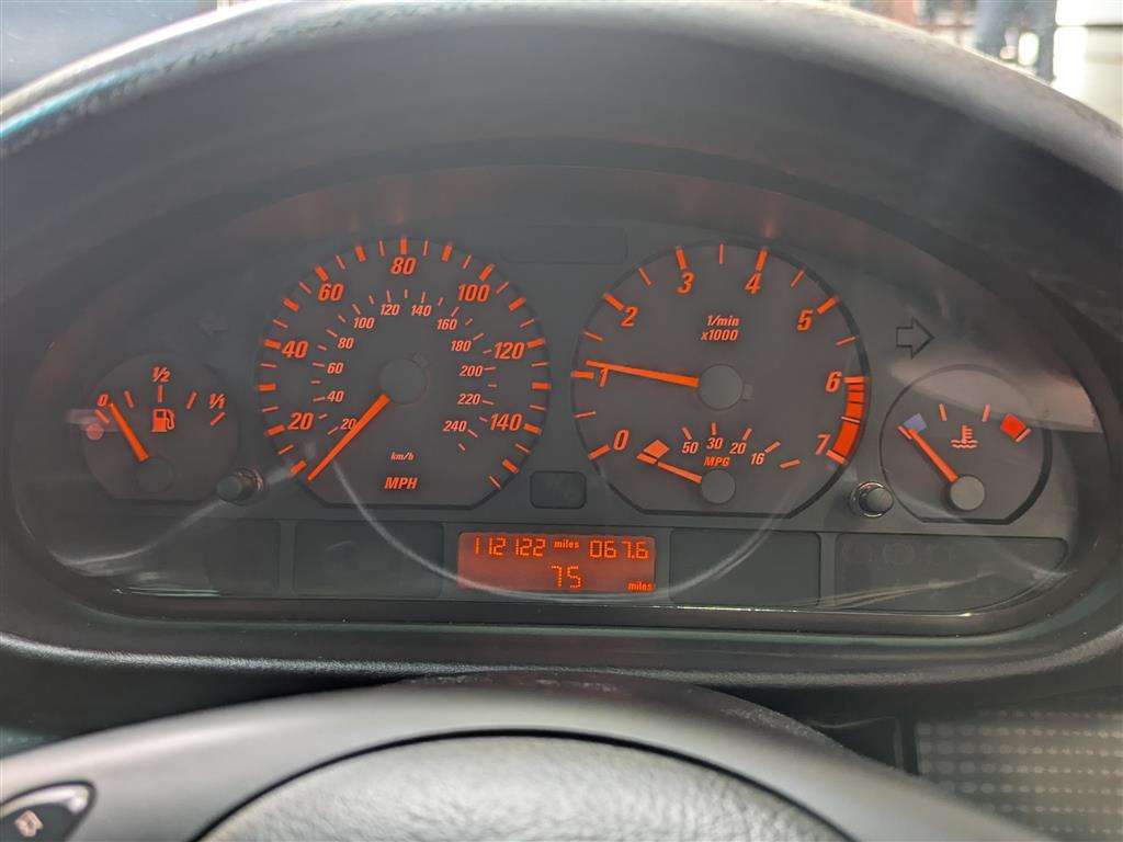 <p>2003 BMW 318 CI</p>