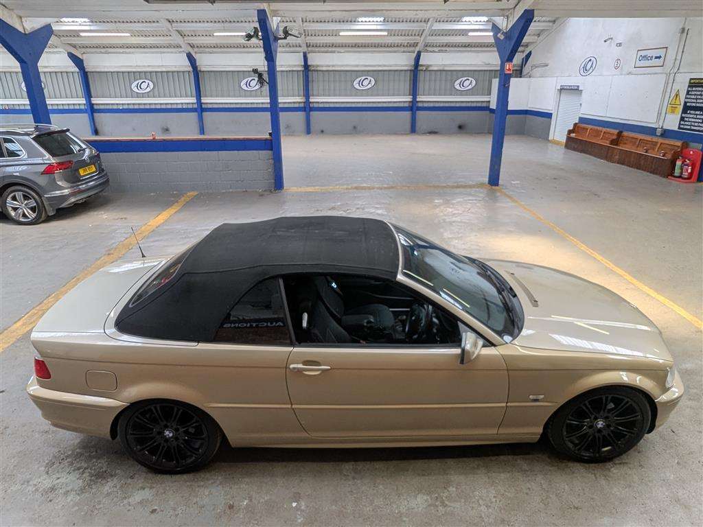 <p>2003 BMW 318 CI</p>