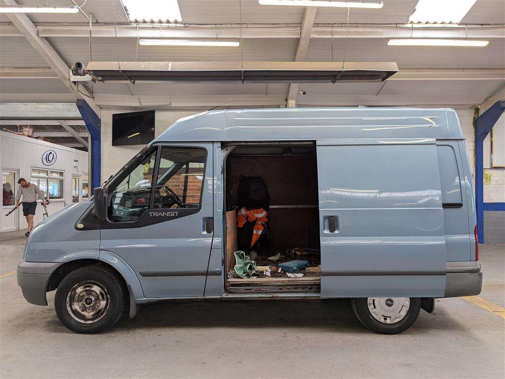 <p>2013 FORD TRANSIT 100 T260 TREND FW</p>