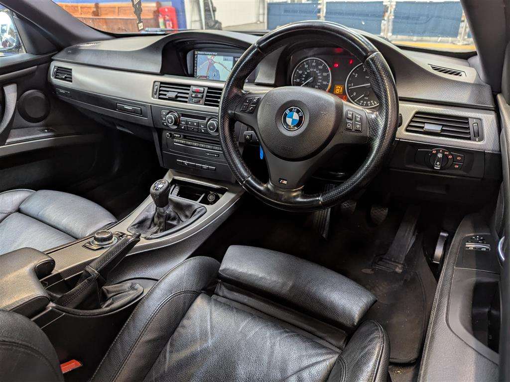 <p>2011 BMW 320I M SPORT</p>