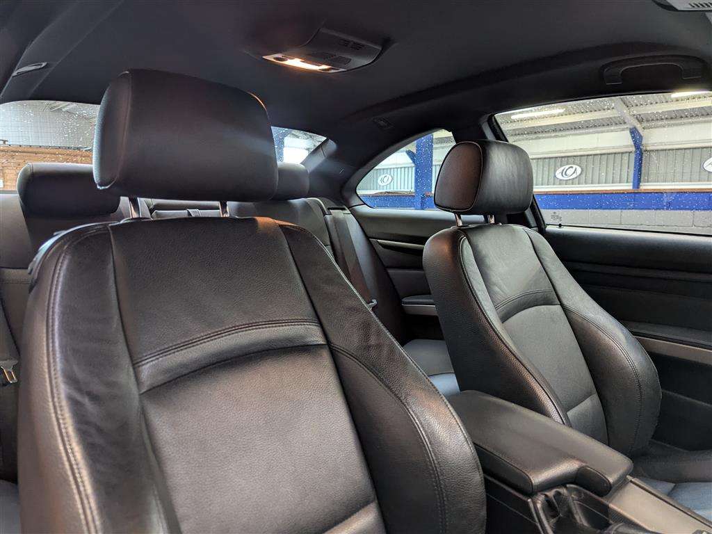 <p>2011 BMW 320I M SPORT</p>