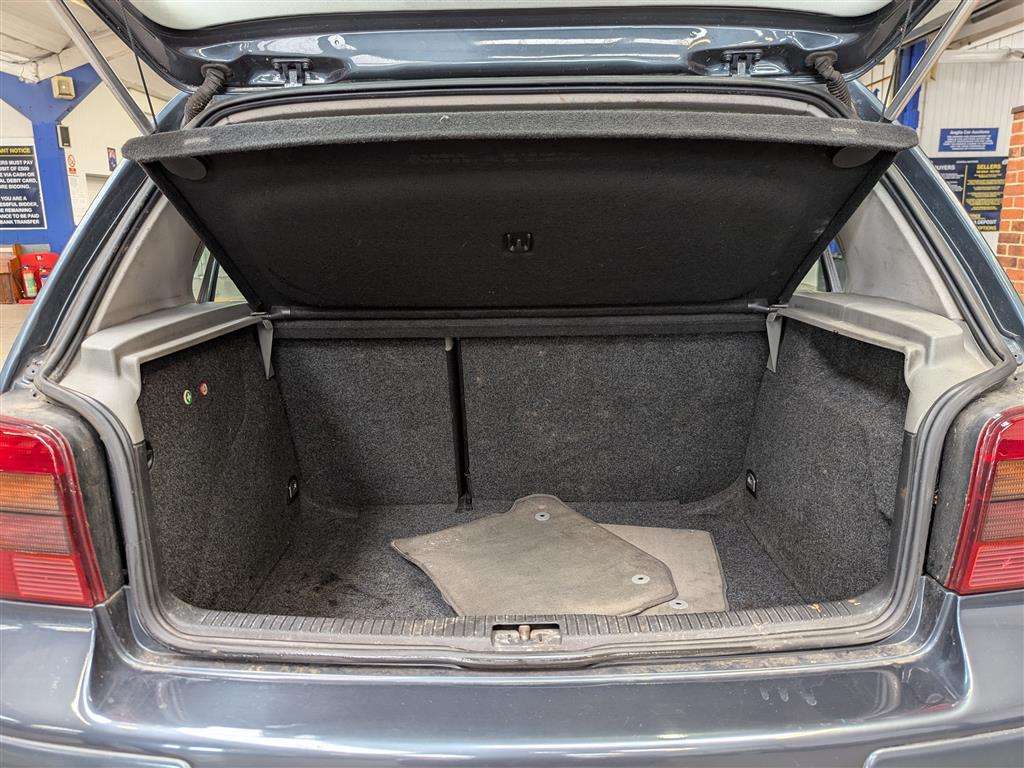 <p>2001 VOLKSWAGEN GOLF GT TDI</p>