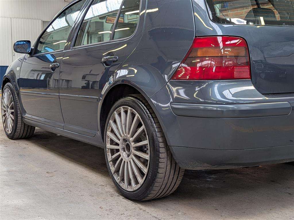 <p>2001 VOLKSWAGEN GOLF GT TDI</p>