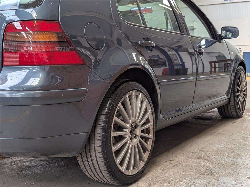<p>2001 VOLKSWAGEN GOLF GT TDI</p>