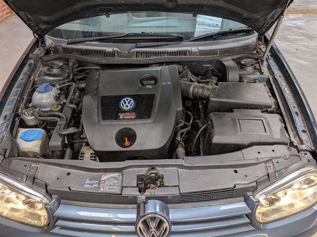 <p>2001 VOLKSWAGEN GOLF GT TDI</p>