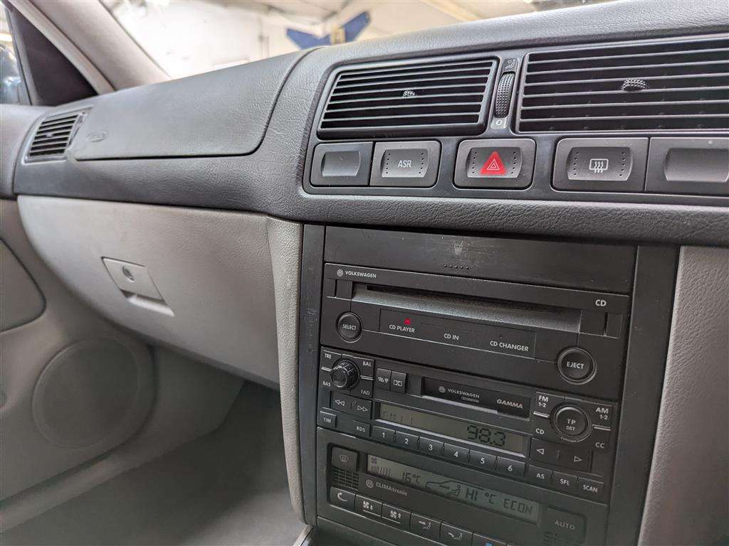 <p>2001 VOLKSWAGEN GOLF GT TDI</p>