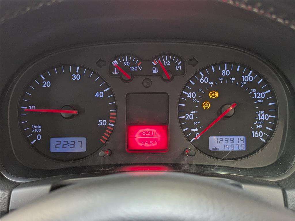 <p>2001 VOLKSWAGEN GOLF GT TDI</p>