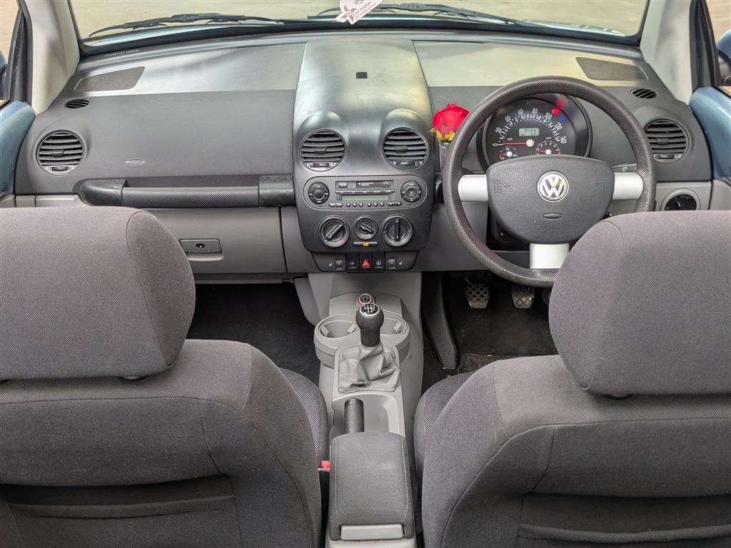 <p>2003 VOLKSWAGEN BEETLE CABRIOLET</p>