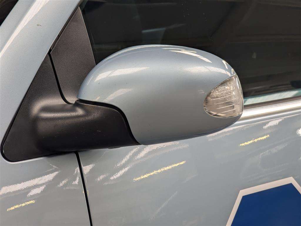 <p>2003 VOLKSWAGEN BEETLE CABRIOLET</p>