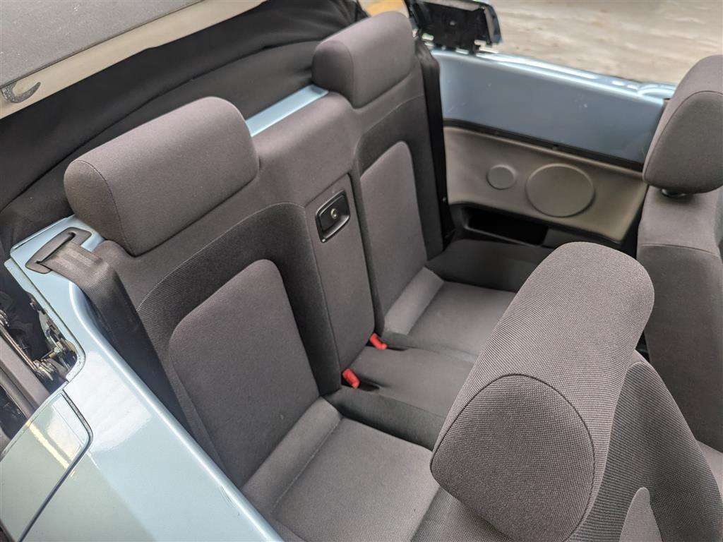 <p>2003 VOLKSWAGEN BEETLE CABRIOLET</p>