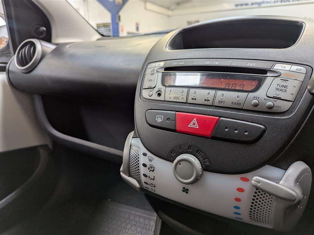 <p>2012 CITROEN C1 VT</p>