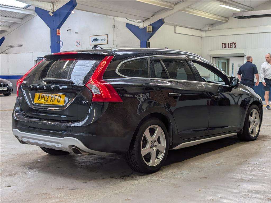 <p>2013 VOLVO V60 SE LUX T4 AUTO</p>