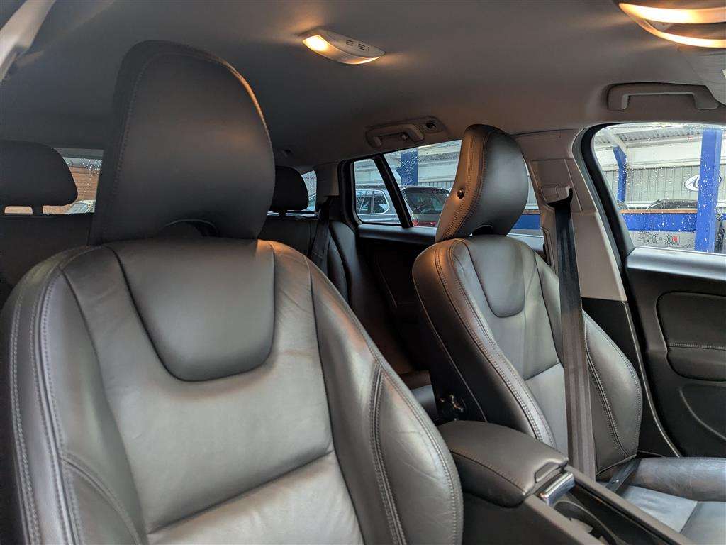 <p>2013 VOLVO V60 SE LUX T4 AUTO</p>