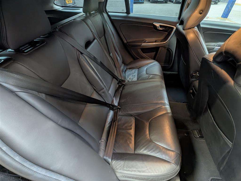 <p>2013 VOLVO V60 SE LUX T4 AUTO</p>