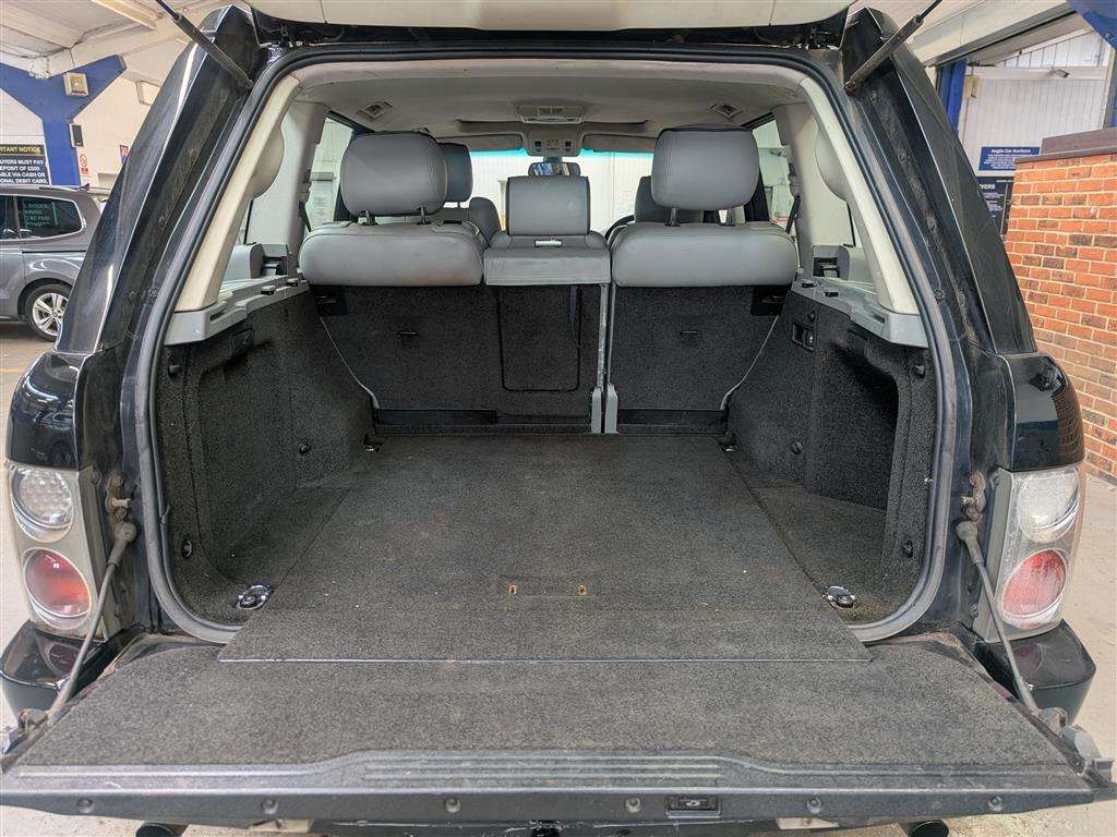 <p>2008 LAND ROVER RANGE ROVER VOGUE SE A</p>