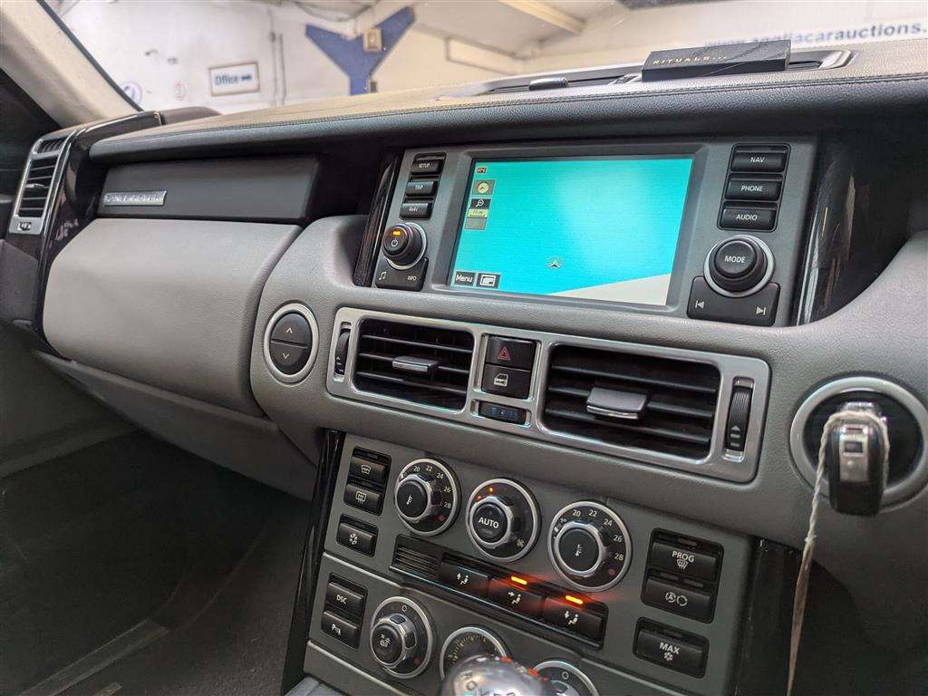 <p>2008 LAND ROVER RANGE ROVER VOGUE SE A</p>