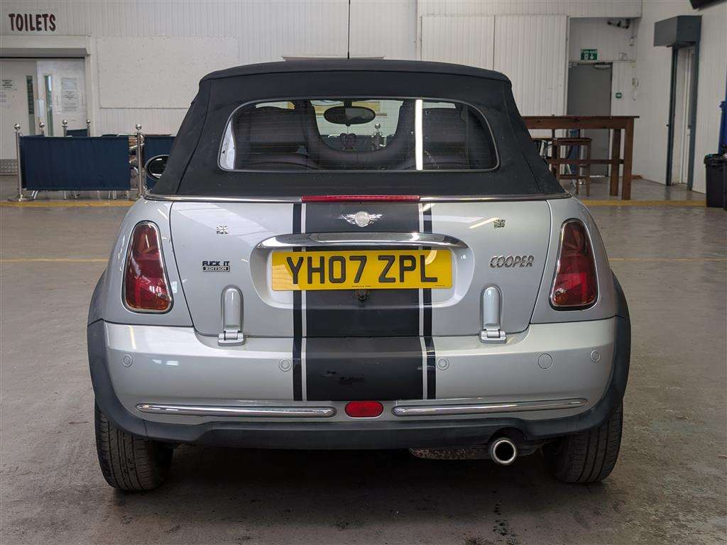 <p>2007 MINI MINI COOPER</p>