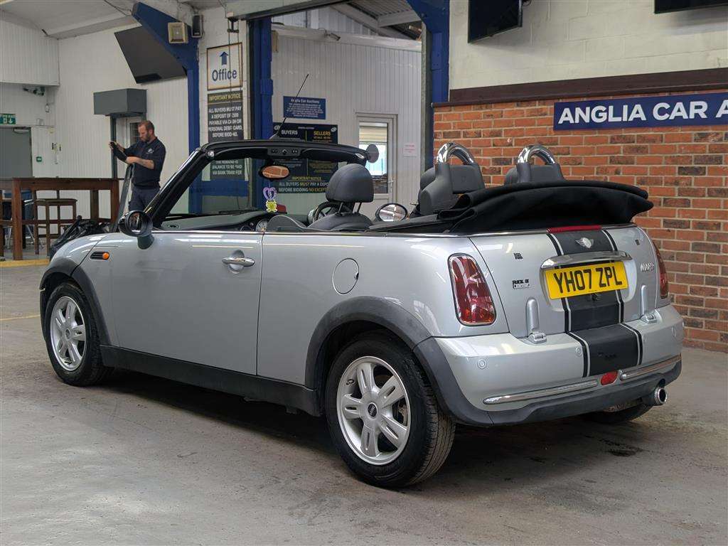 <p>2007 MINI MINI COOPER</p>