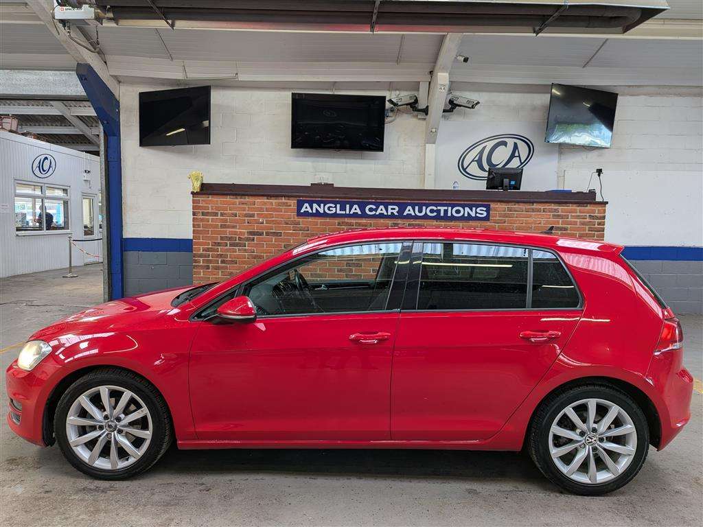 <p>2013 VOLKSWAGEN GOLF GT BLUEMOTION TECH T</p>