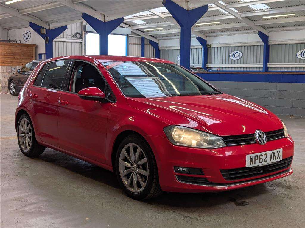 <p>2013 VOLKSWAGEN GOLF GT BLUEMOTION TECH T</p>