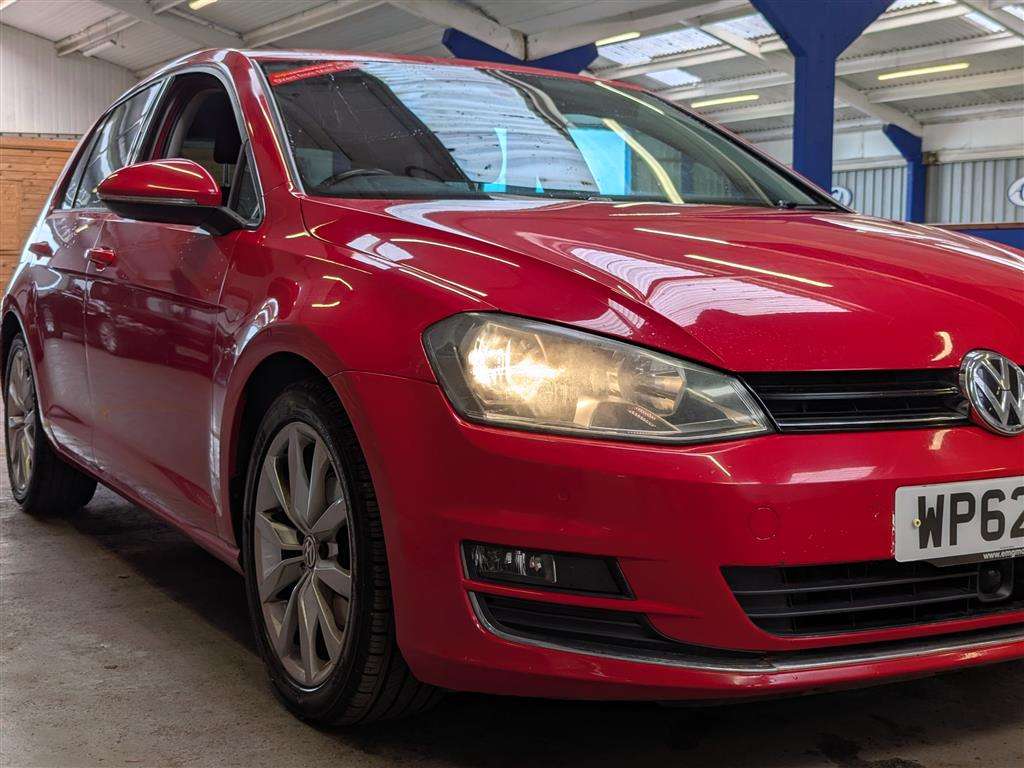 <p>2013 VOLKSWAGEN GOLF GT BLUEMOTION TECH T</p>