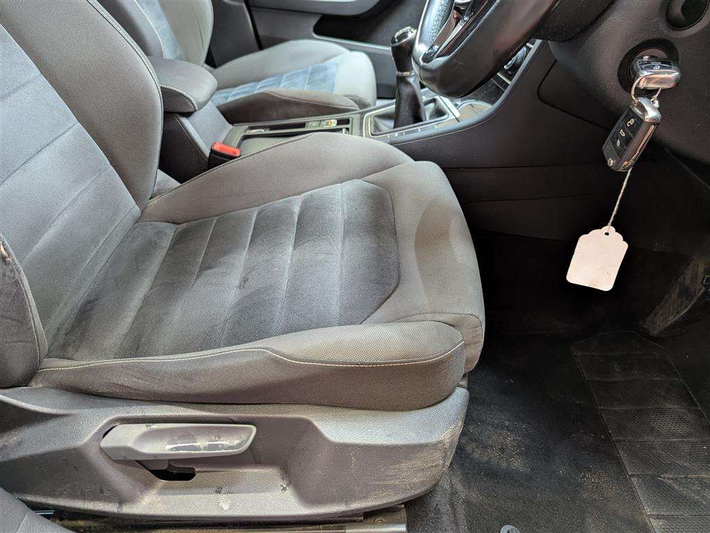 <p>2013 VOLKSWAGEN GOLF GT BLUEMOTION TECH T</p>