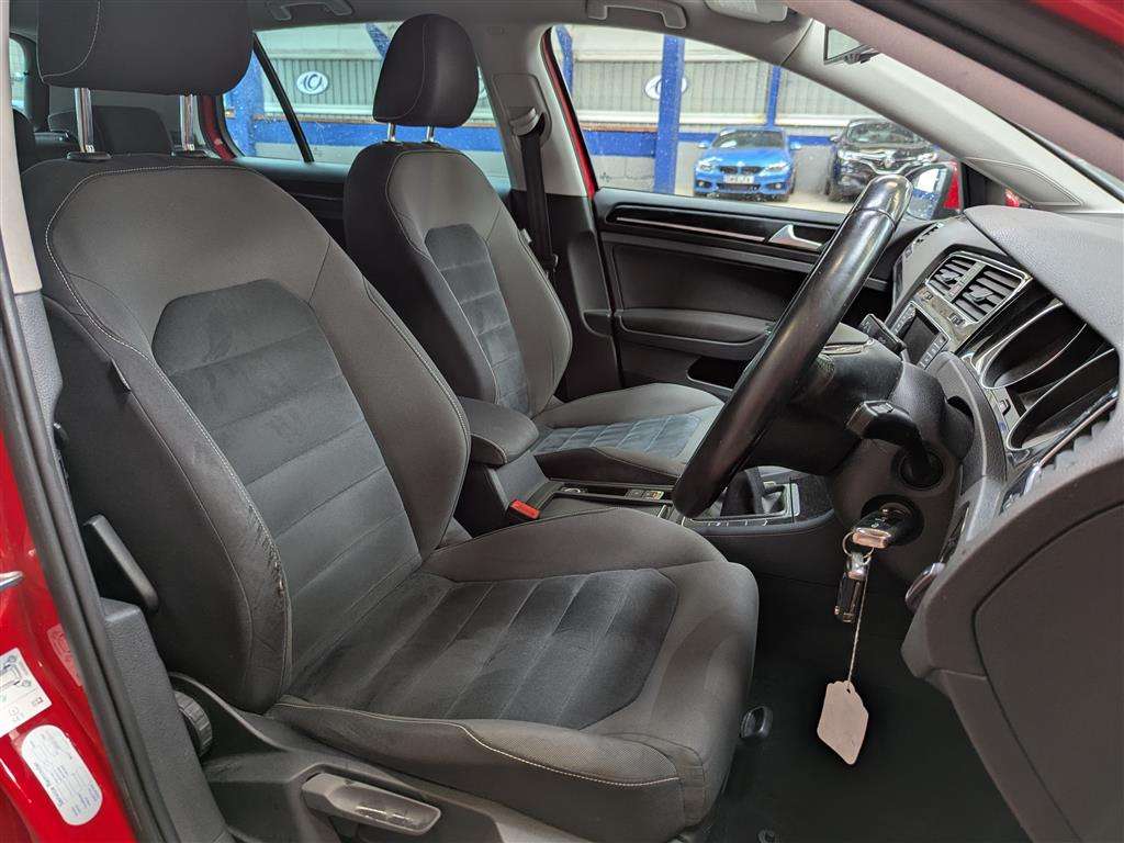 <p>2013 VOLKSWAGEN GOLF GT BLUEMOTION TECH T</p>