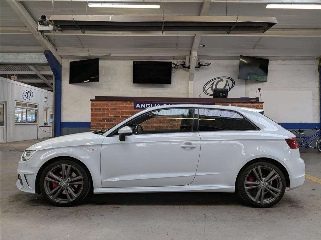 <p>2014 AUDI A3 S LINE TDI QUATTRO S-A</p>
