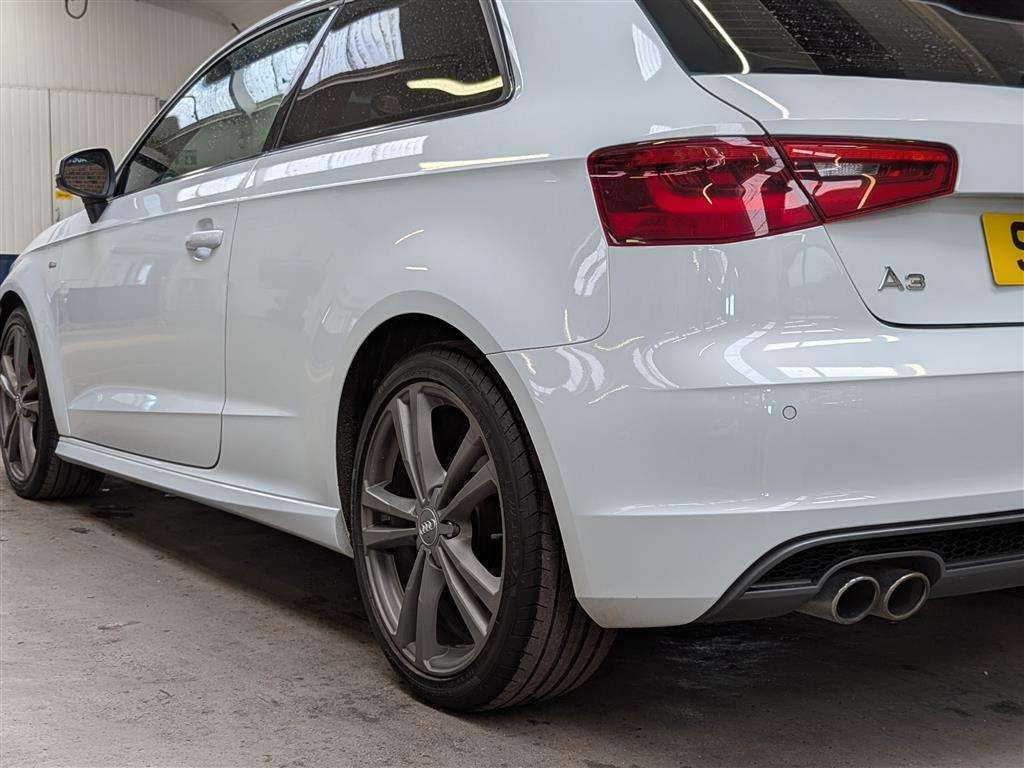 <p>2014 AUDI A3 S LINE TDI QUATTRO S-A</p>