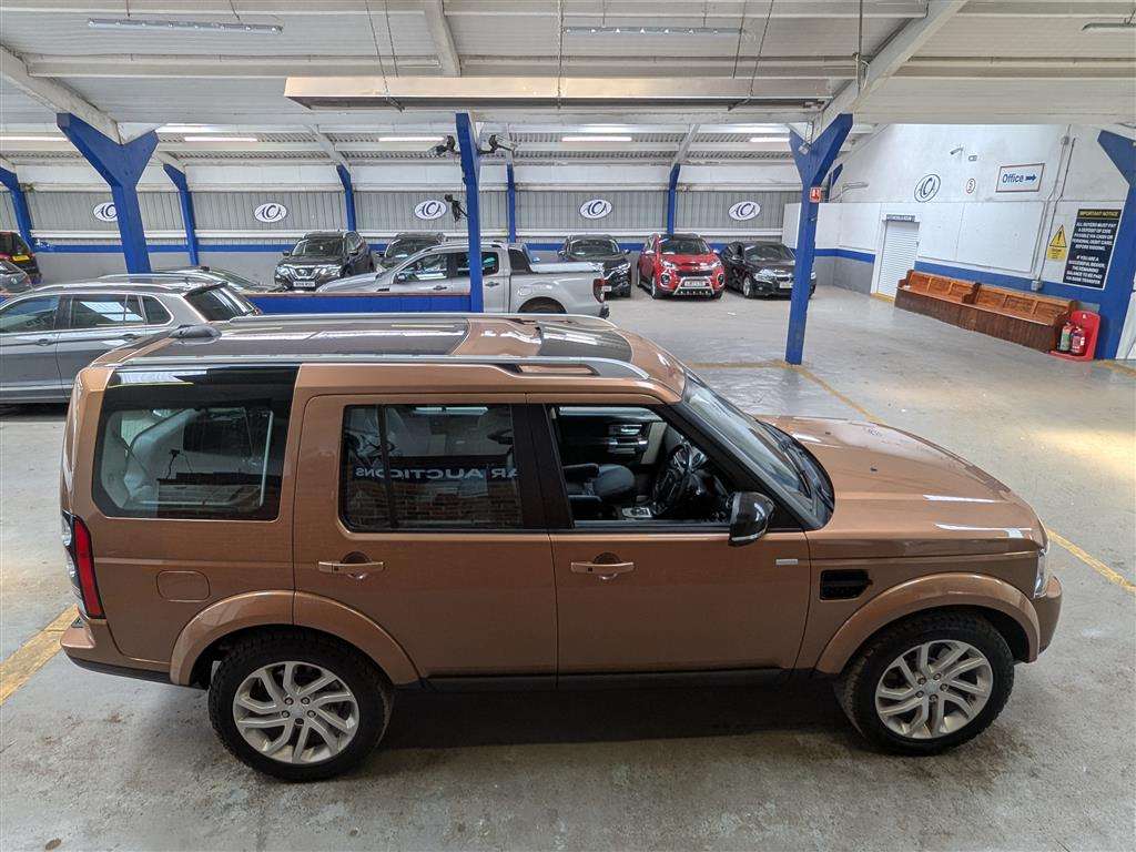 <p>2016 LAND ROVER DISCOVERY LANDMARK SDV6 A</p>