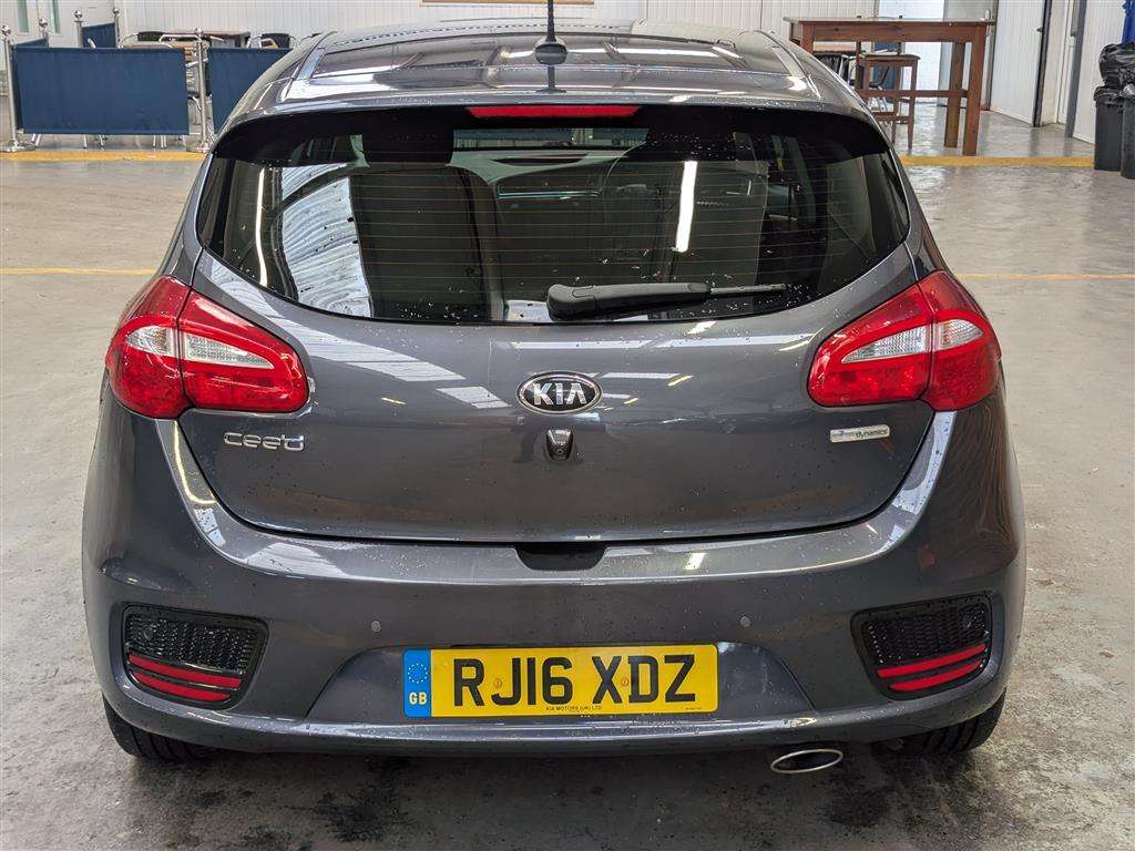 <p>2016 KIA CEED 3 ECODYNAMICS CRDI S</p>