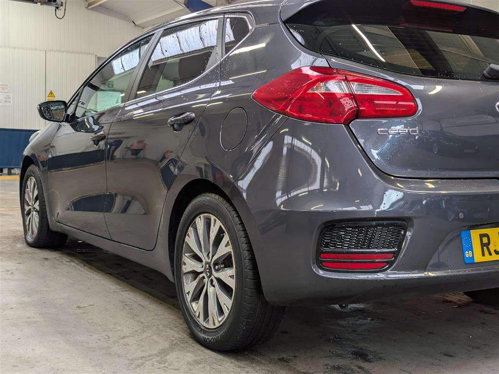 <p>2016 KIA CEED 3 ECODYNAMICS CRDI S</p>
