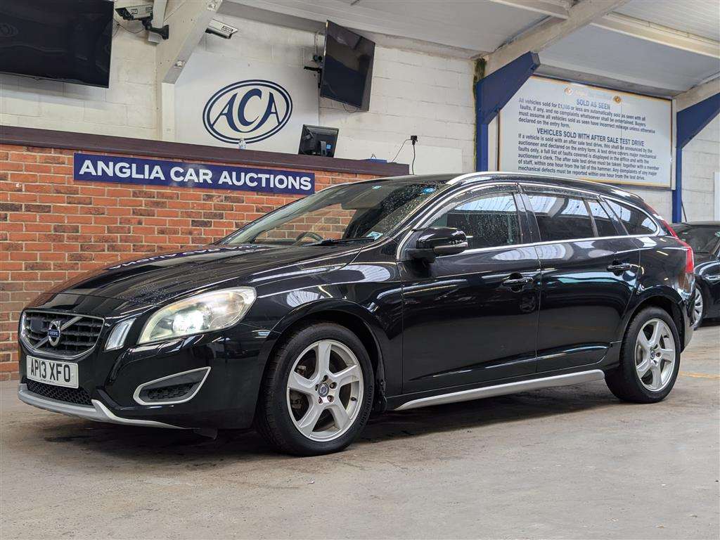 <p>2013 VOLVO V60 SE LUX T4 AUTO</p>
