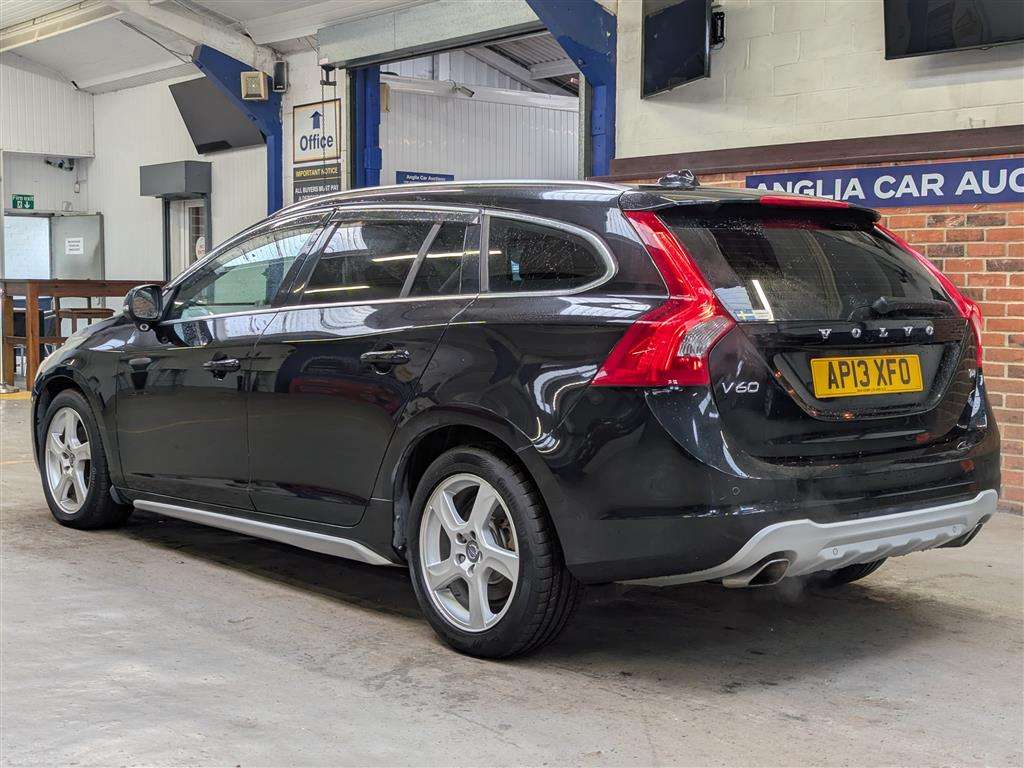 <p>2013 VOLVO V60 SE LUX T4 AUTO</p>