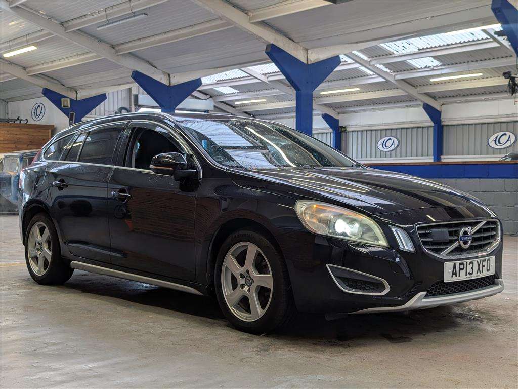 <p>2013 VOLVO V60 SE LUX T4 AUTO</p>