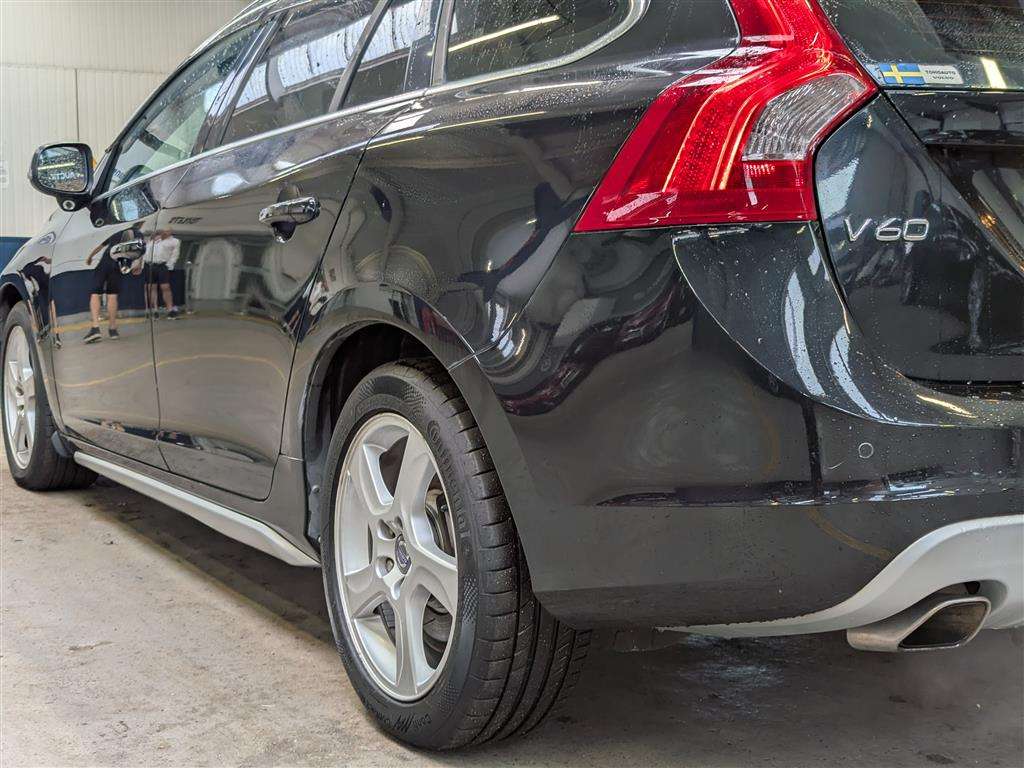 <p>2013 VOLVO V60 SE LUX T4 AUTO</p>