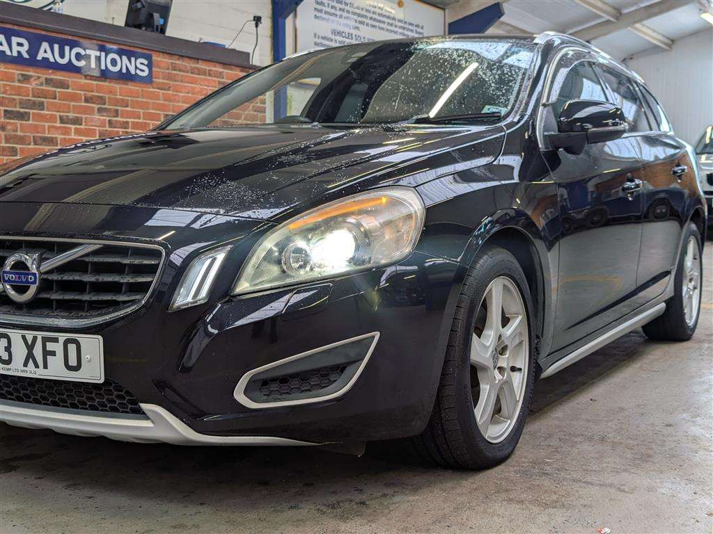 <p>2013 VOLVO V60 SE LUX T4 AUTO</p>