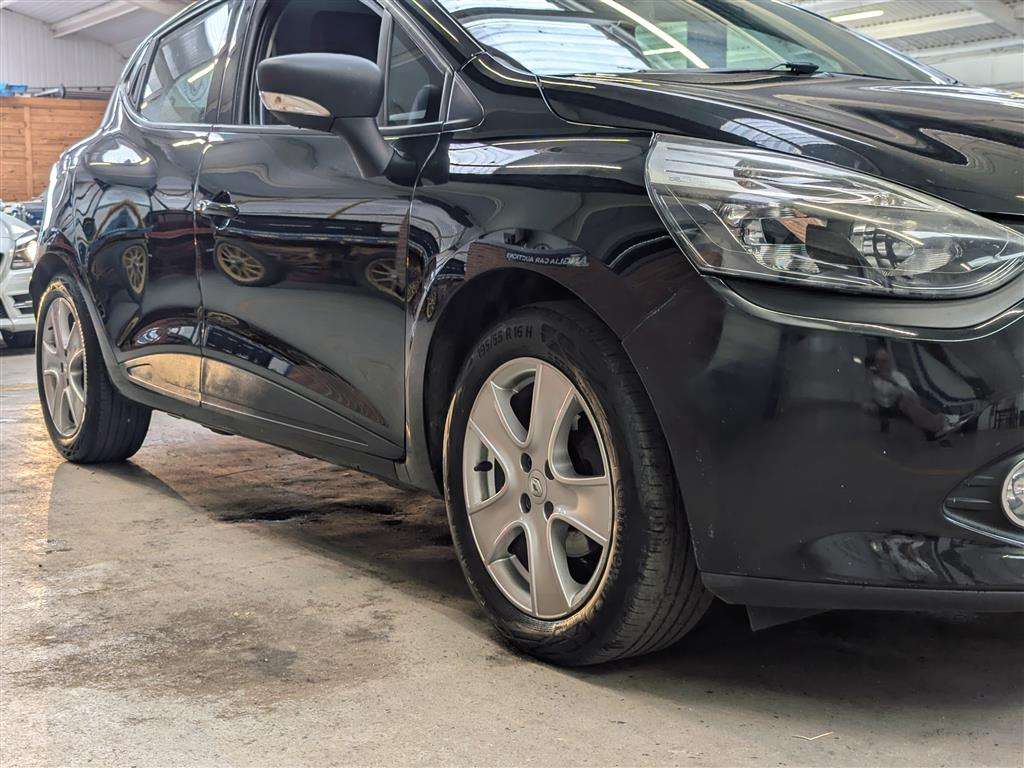 <p>2016 RENAULT CLIO PLAY 16V</p>