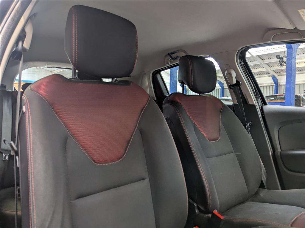 <p>2016 RENAULT CLIO PLAY 16V</p>