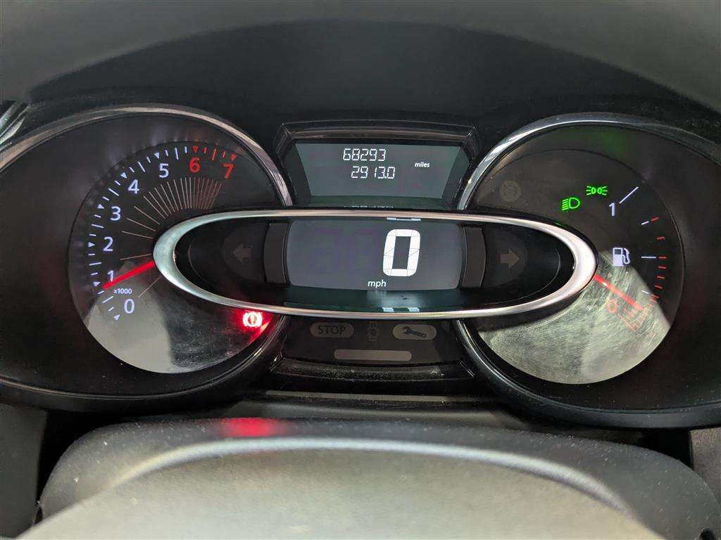 <p>2016 RENAULT CLIO PLAY 16V</p>