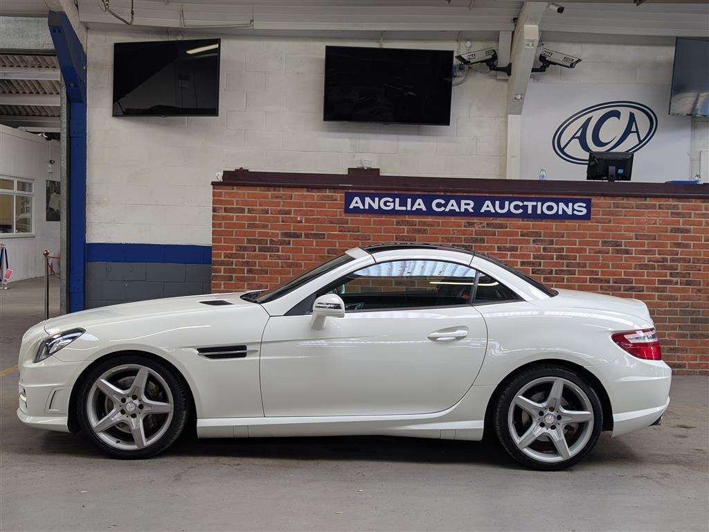 <p>2013 MERCEDES-BENZ SLK200 AMG SPORT BLUE-CIE</p>