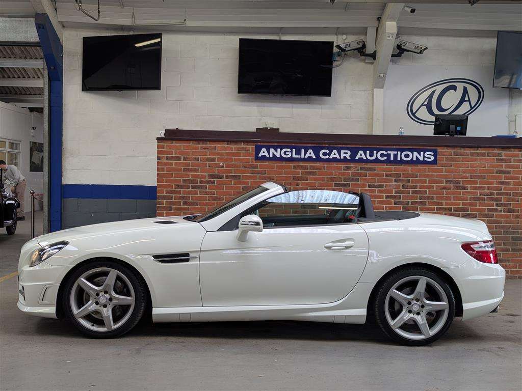 <p>2013 MERCEDES-BENZ SLK200 AMG SPORT BLUE-CIE</p>