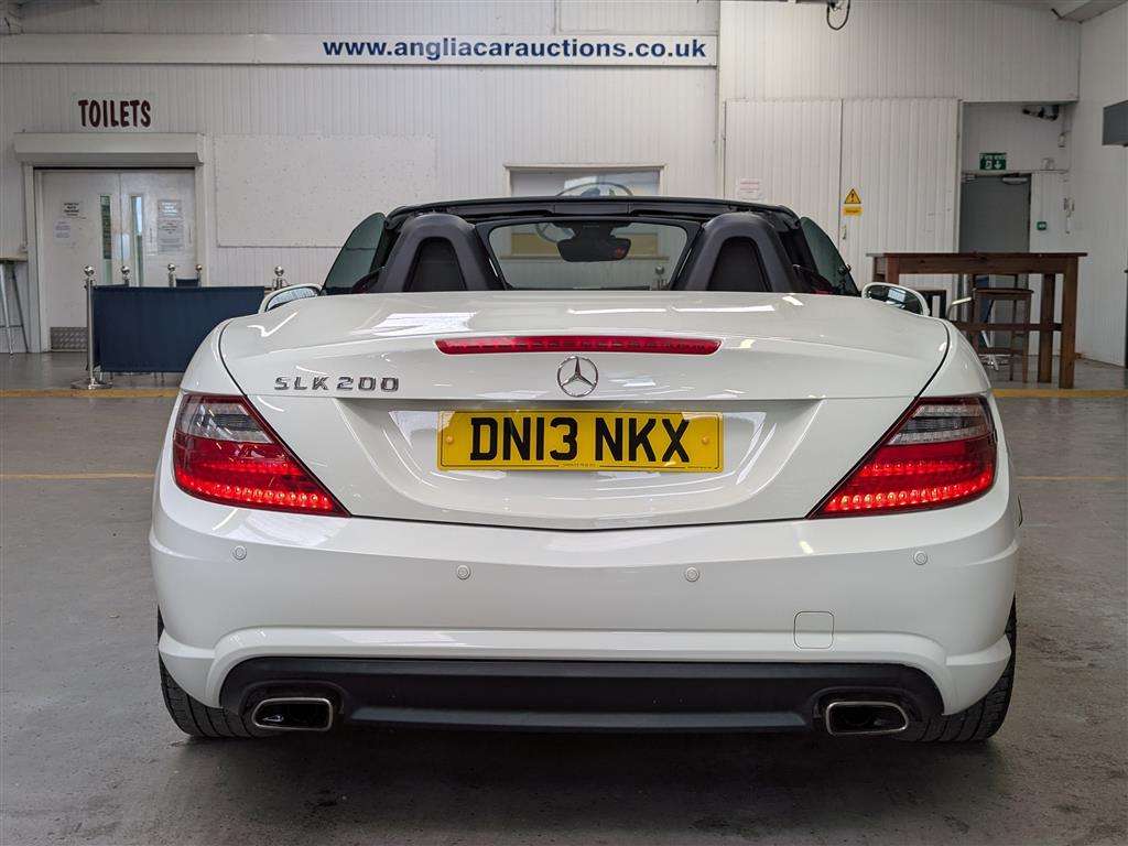 <p>2013 MERCEDES-BENZ SLK200 AMG SPORT BLUE-CIE</p>