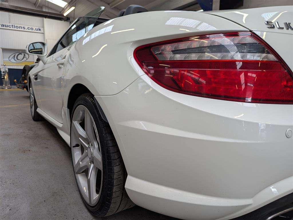 <p>2013 MERCEDES-BENZ SLK200 AMG SPORT BLUE-CIE</p>