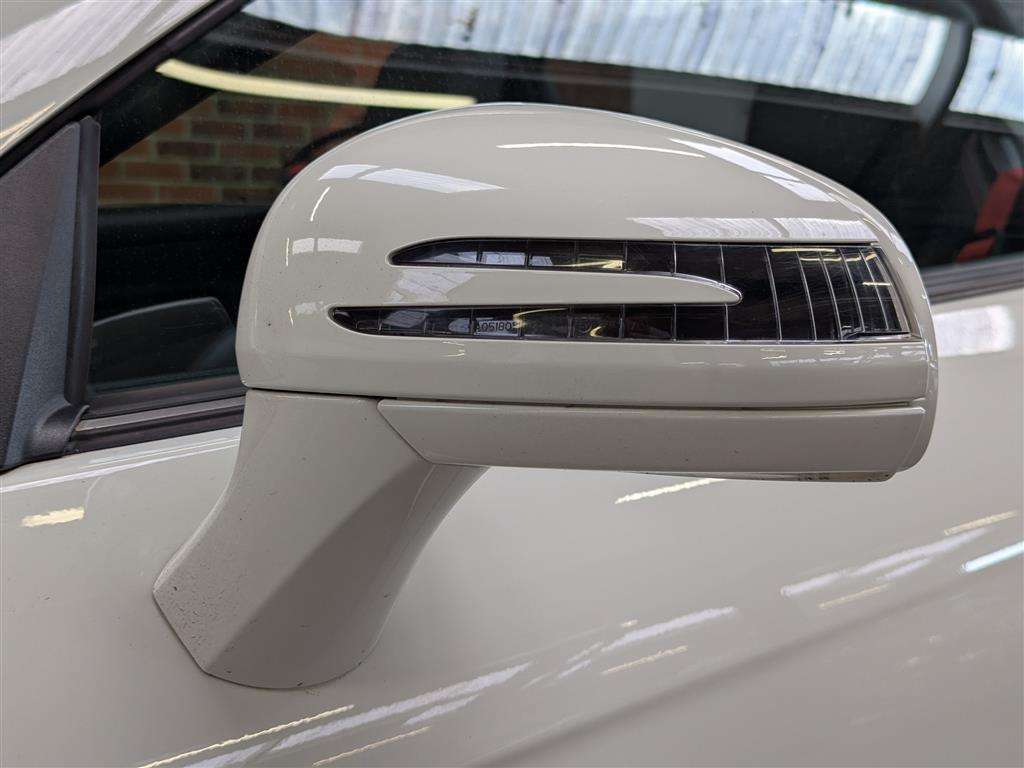 <p>2013 MERCEDES-BENZ SLK200 AMG SPORT BLUE-CIE</p>